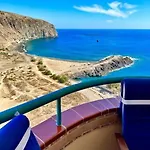 Front Line Ocean View Apartment Walk To The Beach Apartman *